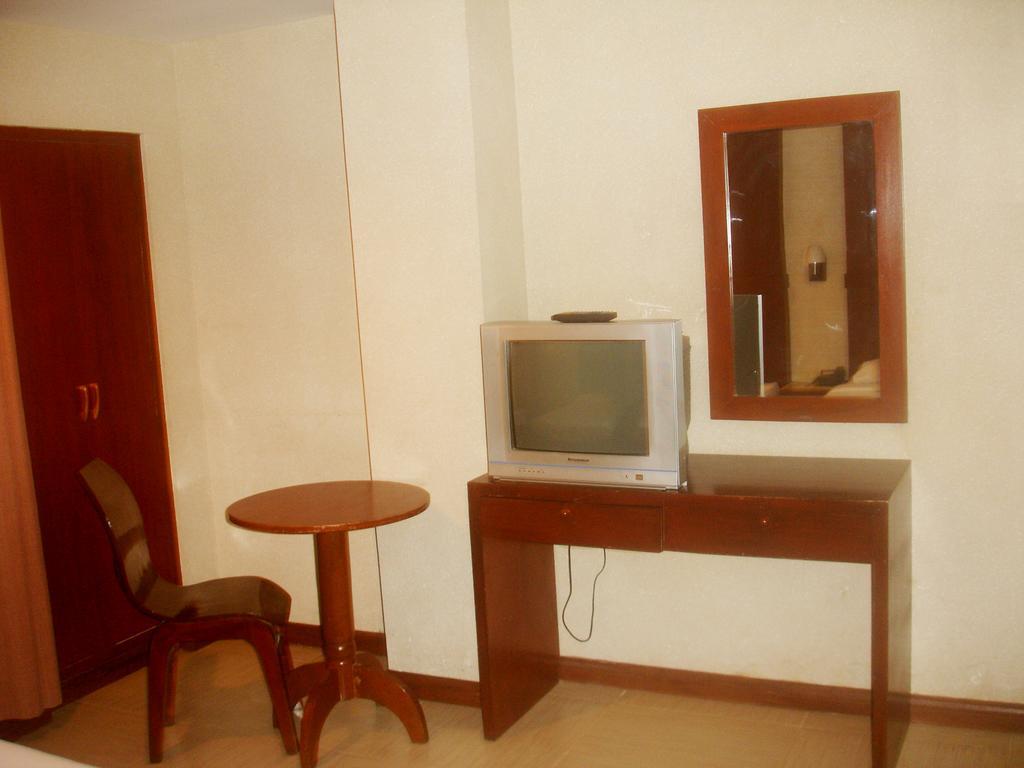 Roxas Midtown Hotel Szoba fotó