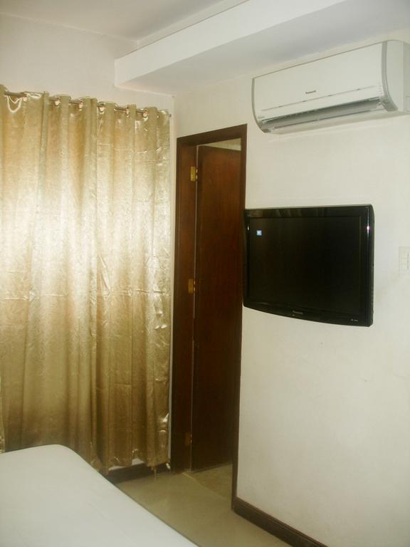 Roxas Midtown Hotel Szoba fotó