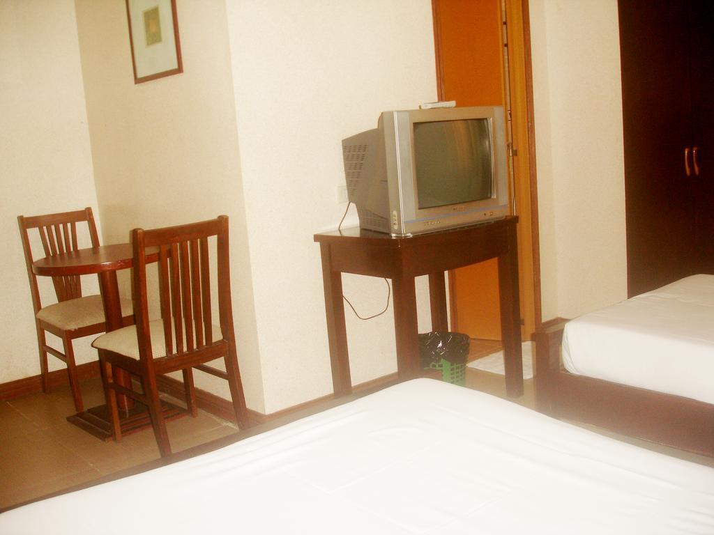 Roxas Midtown Hotel Szoba fotó
