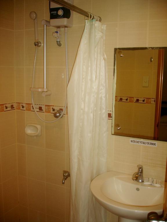 Roxas Midtown Hotel Szoba fotó