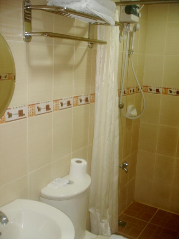 Roxas Midtown Hotel Szoba fotó