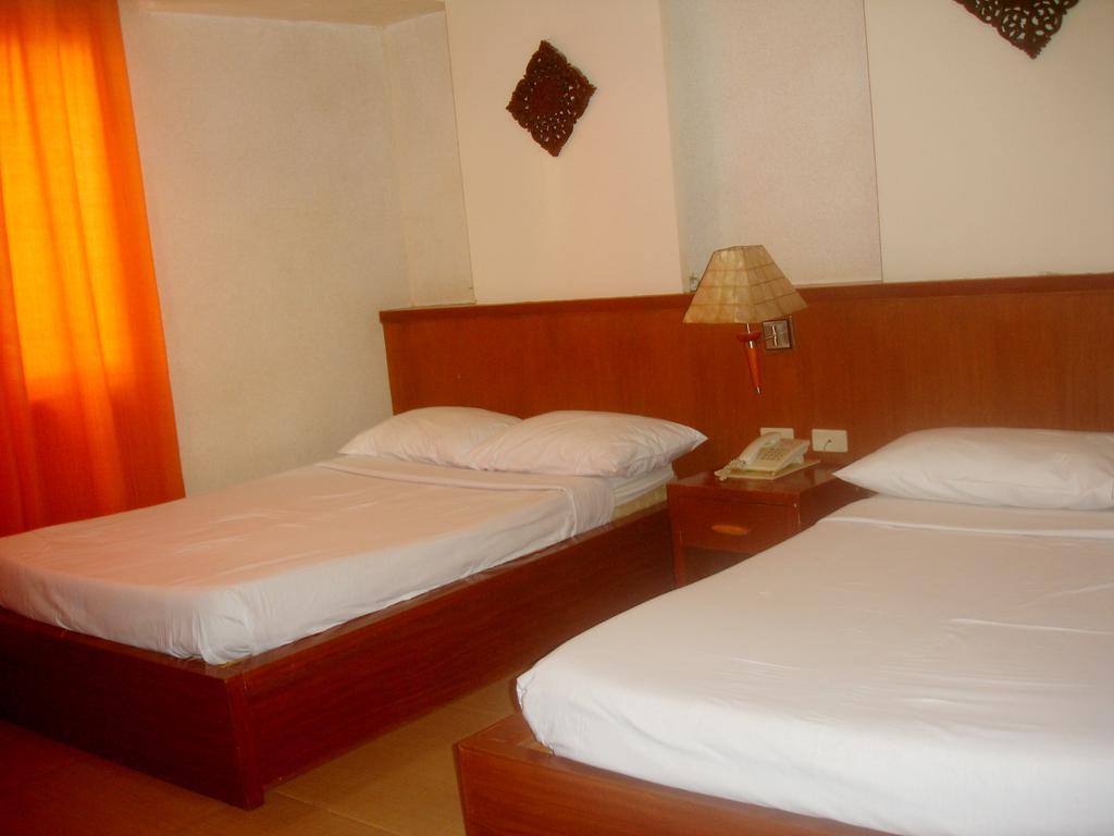 Roxas Midtown Hotel Szoba fotó