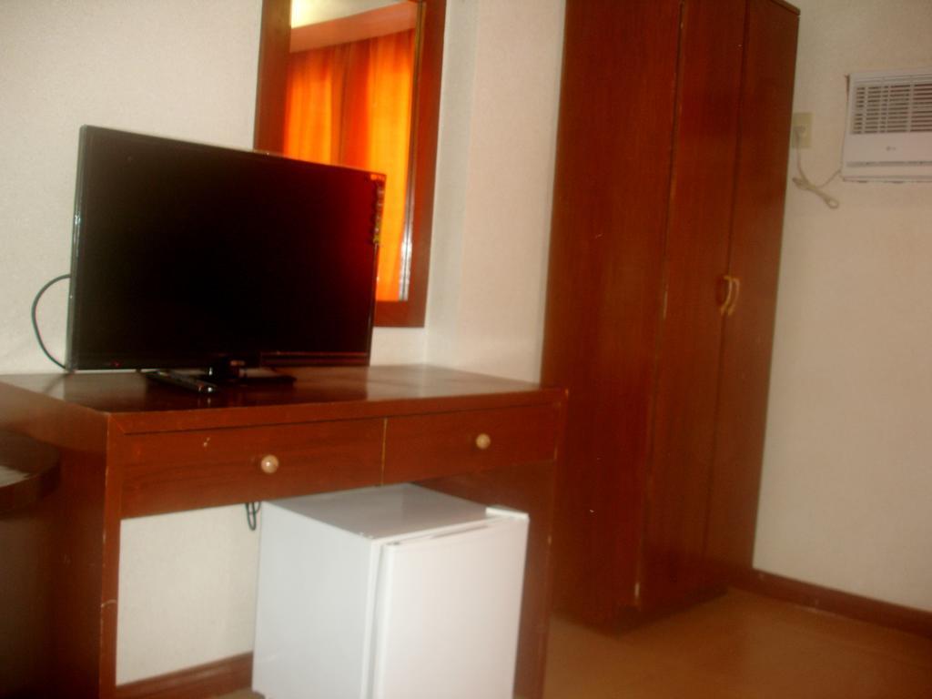Roxas Midtown Hotel Szoba fotó