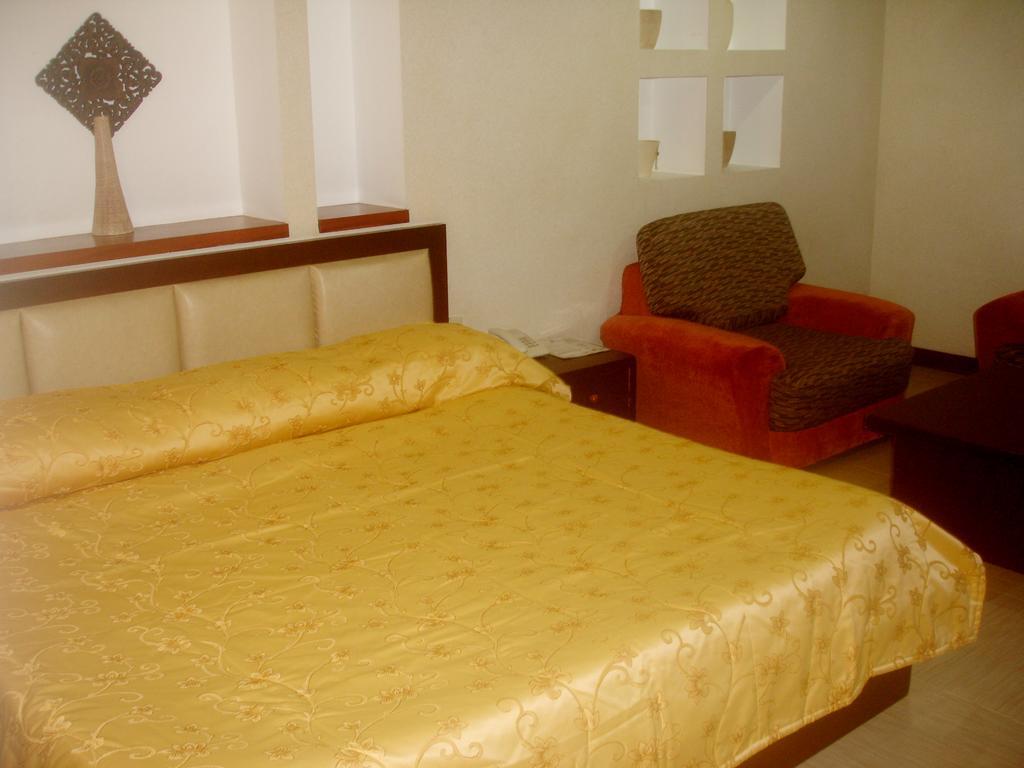 Roxas Midtown Hotel Szoba fotó