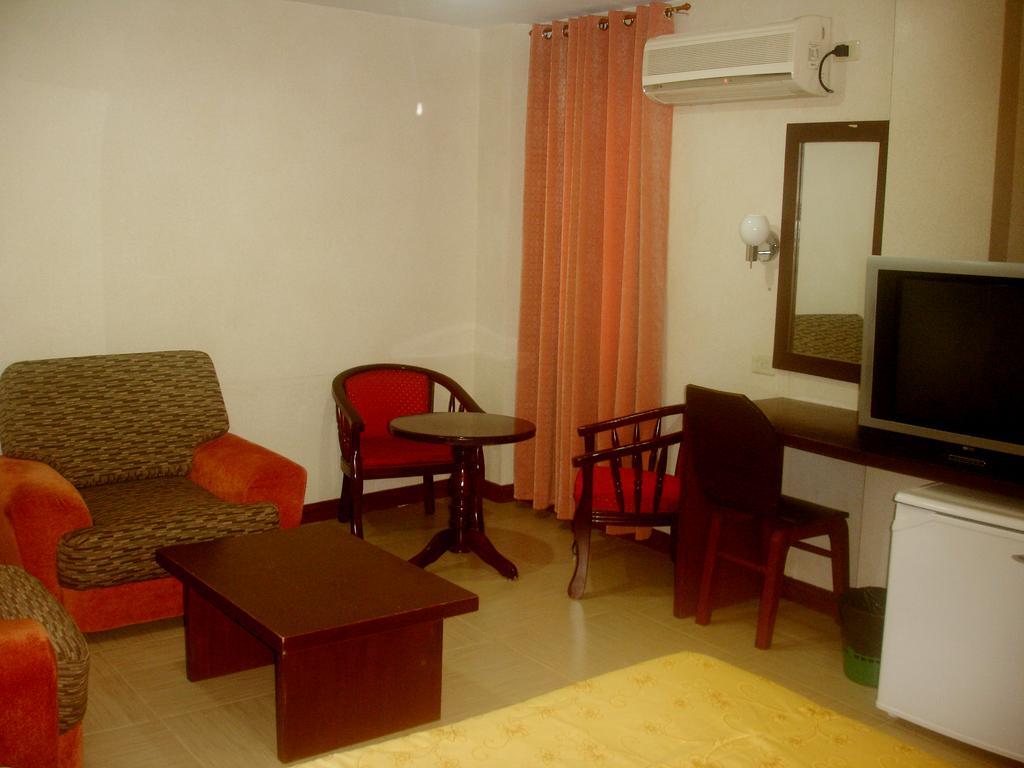 Roxas Midtown Hotel Szoba fotó